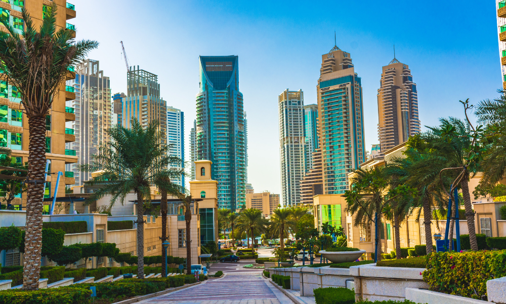 Un paseo romántico por Dubái es un buen plan de viaje de novios